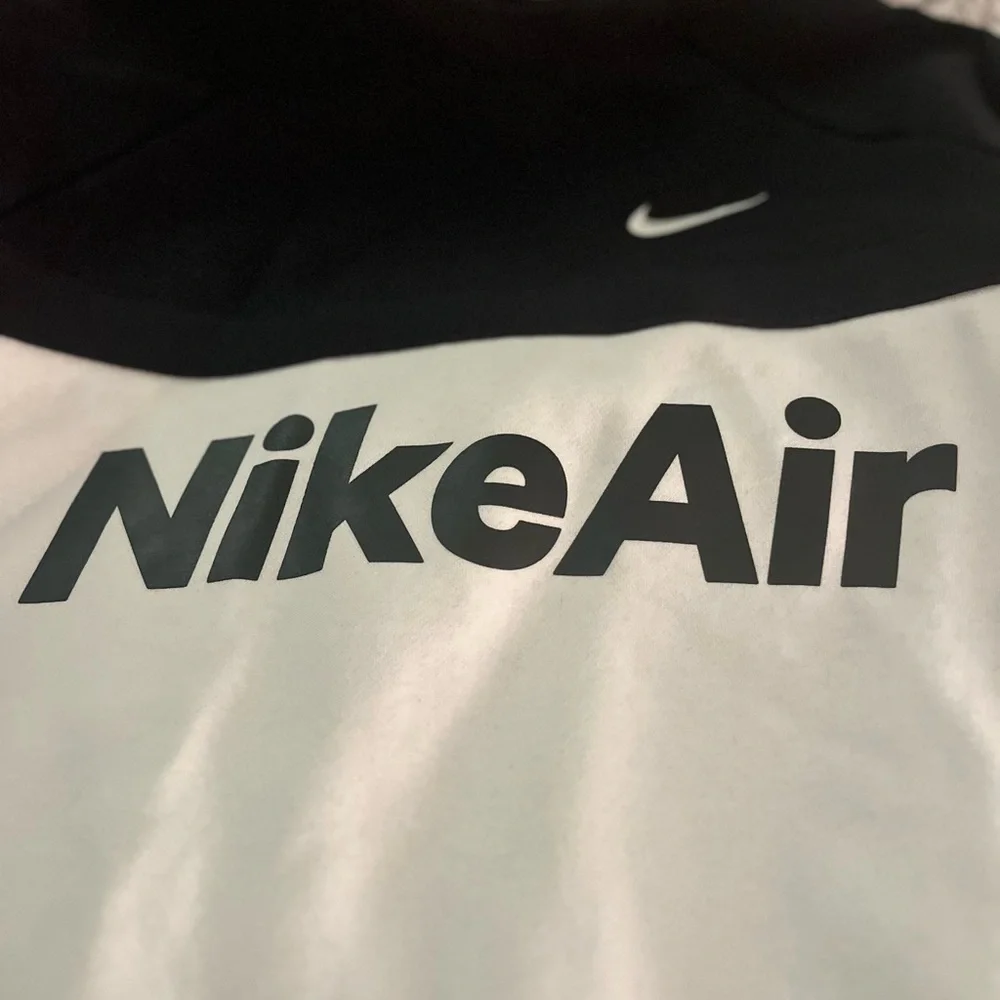 Nike Air boys crew neck sweatshirt size medium